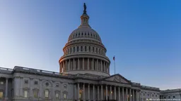 Сенат США проголосовал за резолюцию, которая обяжет Трампа согласовывать любые военные действия с Конгрессом